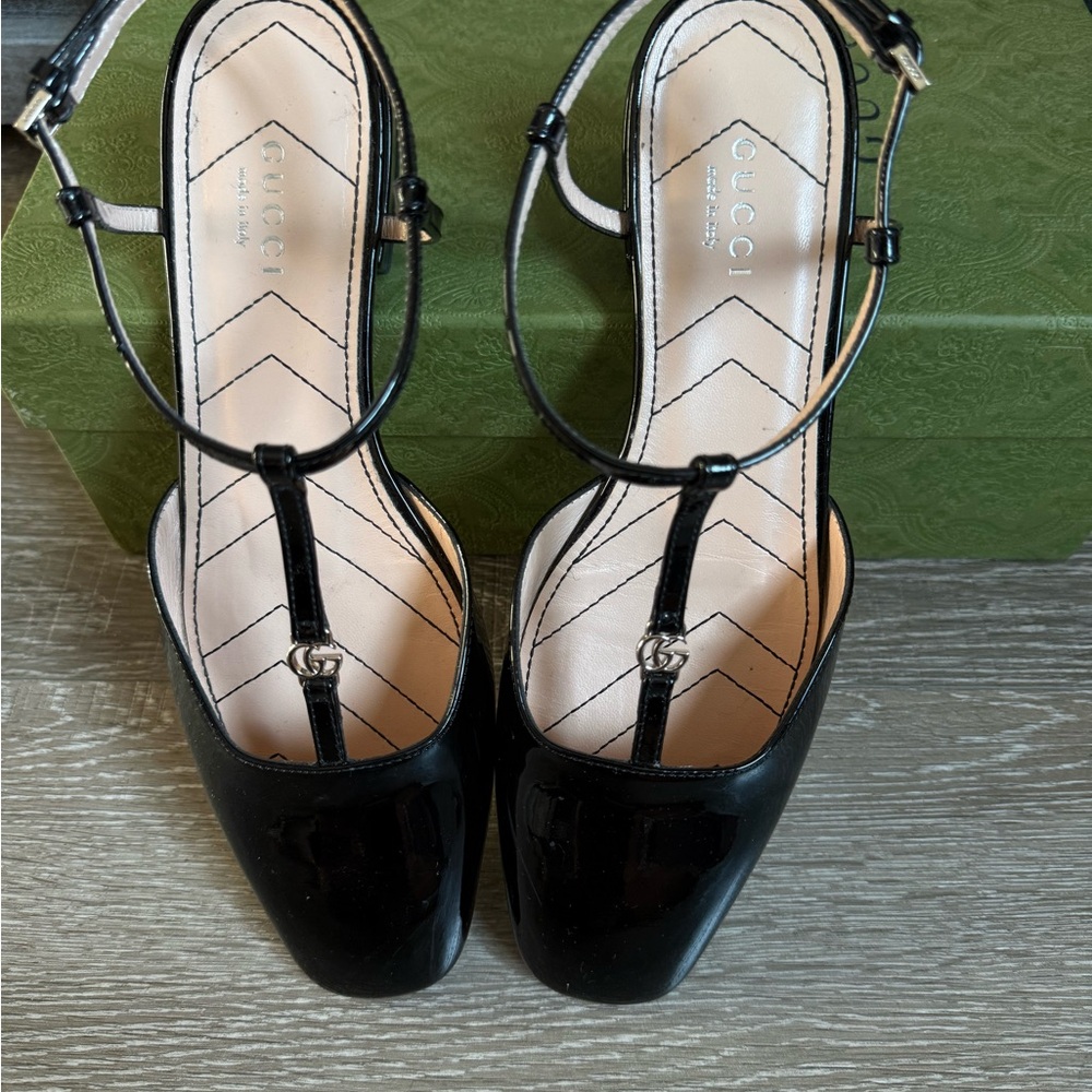 Gucci Black Patent Leather Flats - Picture 5 of 10